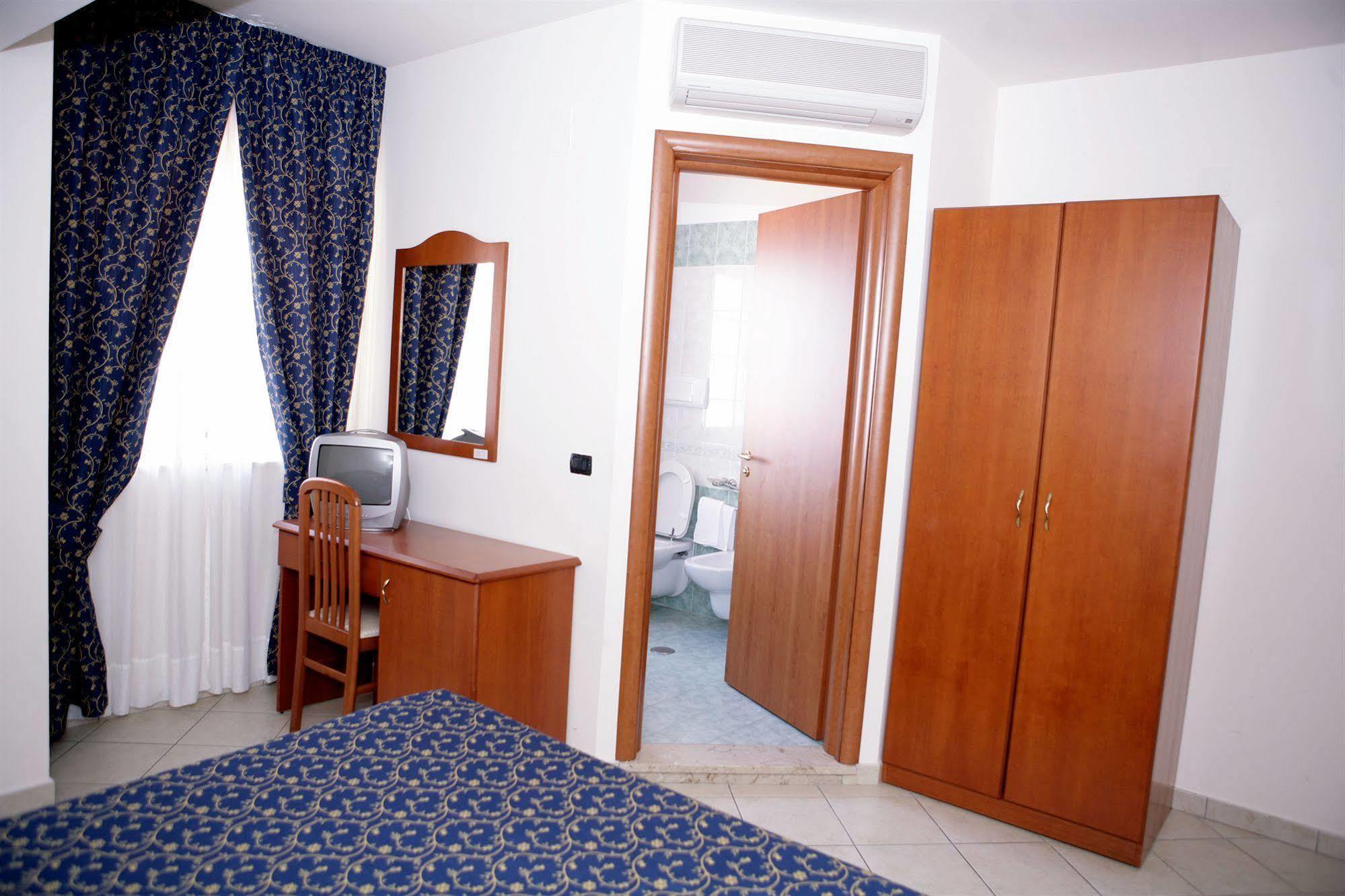 Hotel Castelmonardo Filadelfia Exterior photo