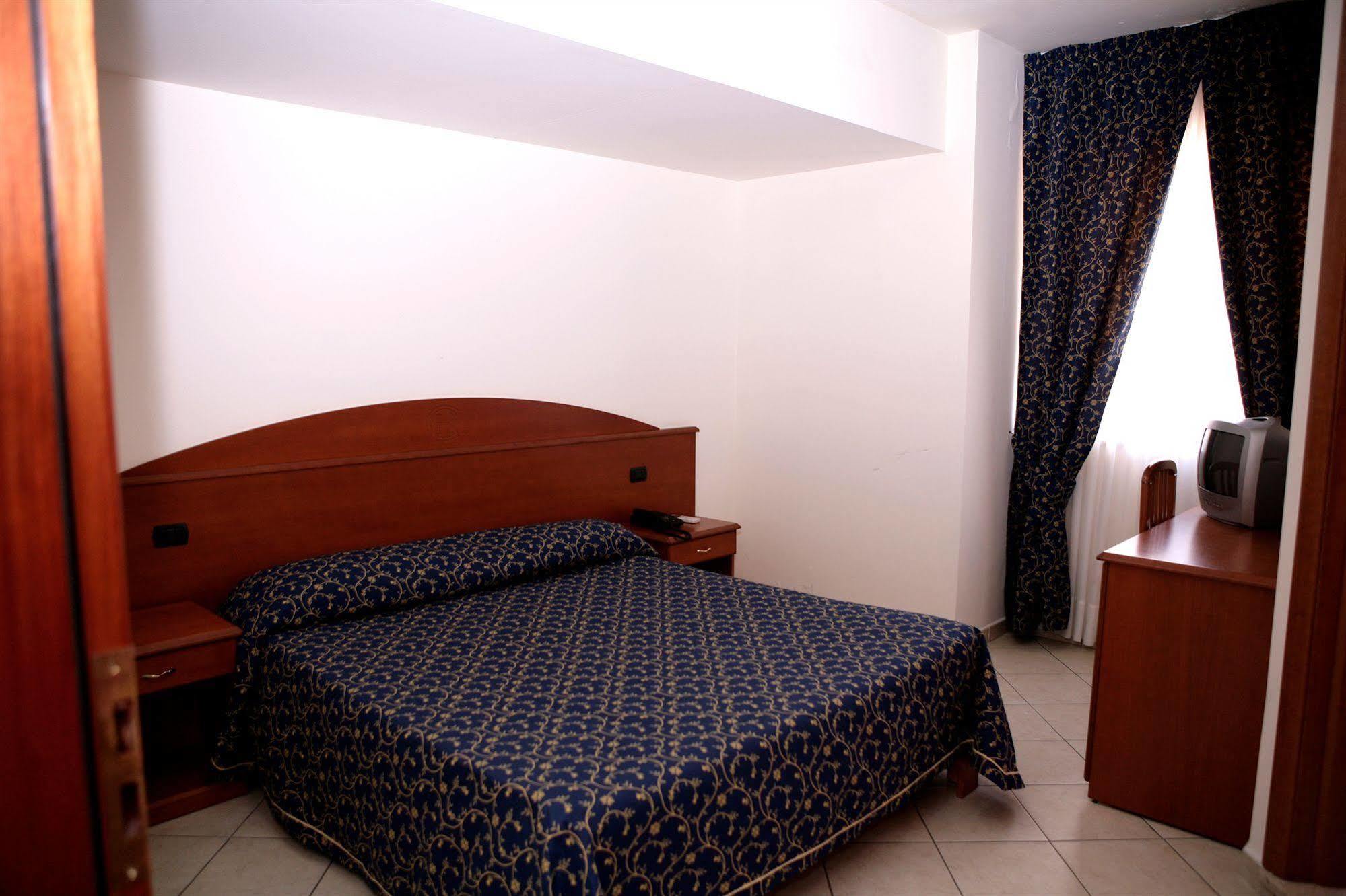 Hotel Castelmonardo Filadelfia Exterior photo